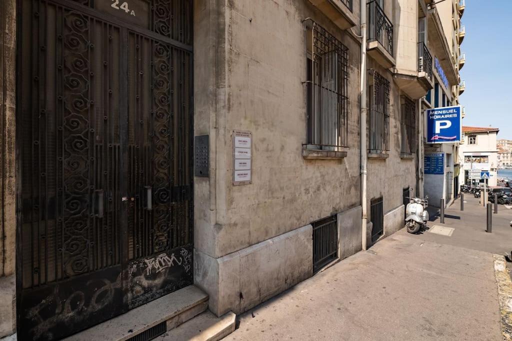 Sur Les Toits Du Vieux Port